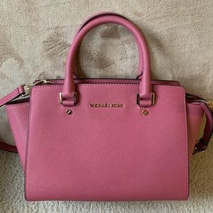 Michael Kors saffiano handbag with shoulder strap - medium size